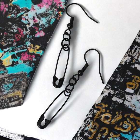5 For $25💫Small Black Safety Pin Punk Dangles - Picture 1 of 5